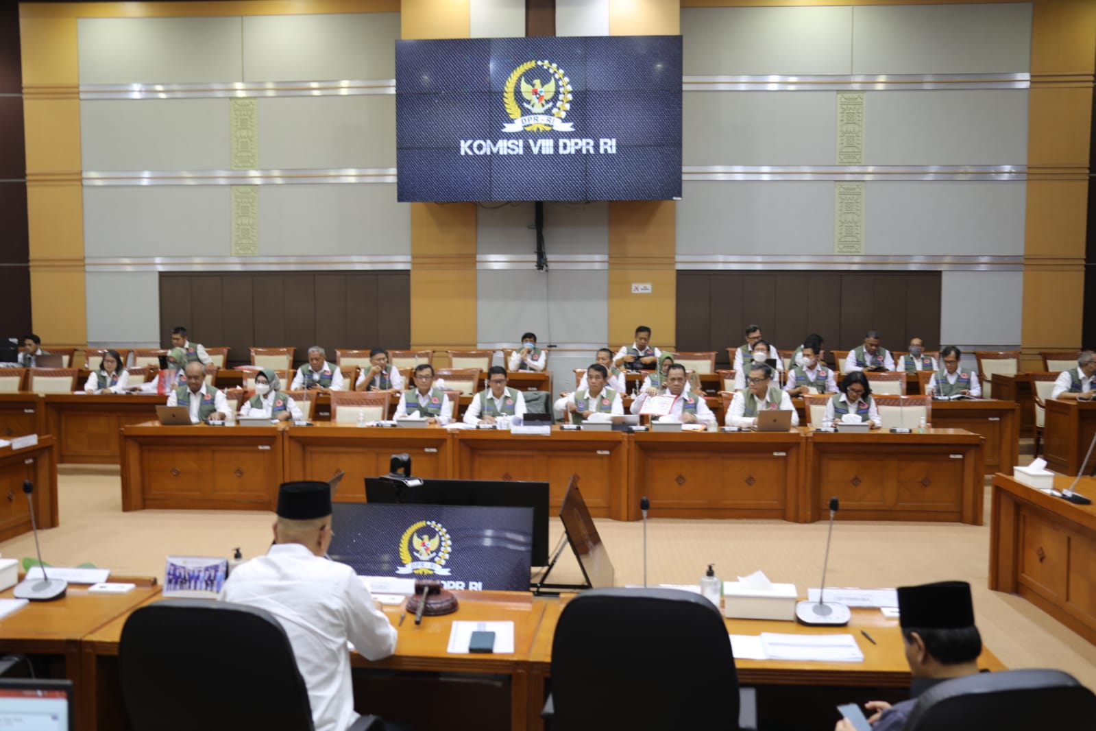 Suasana rapat kerja BNPB dengan Komisi VIII DPR RI di di Gedung DPR RI, Jakarta pada Rabu (12/3).